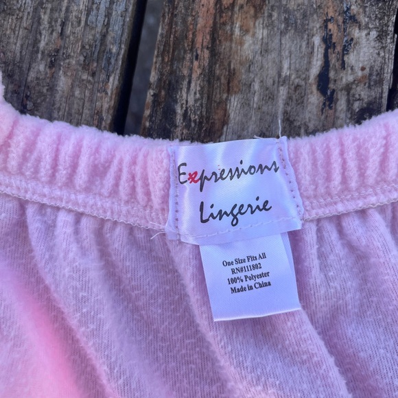 SOFT PINK WRAP AROUND TOWEL OUTFIT WITH A C MONOGRAM - Picture 7 of 8